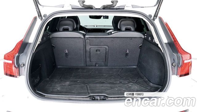 Volvo V60 2022 — photo 12