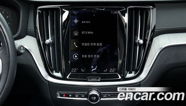 Volvo V60 2022 — photo 18