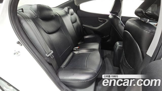 Hyundai AVANTE 2012 — photo 17
