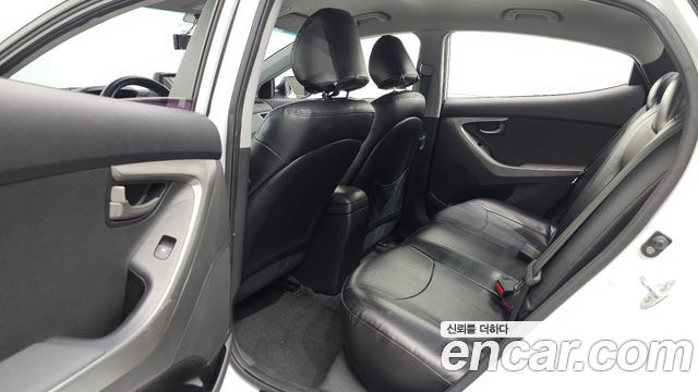 Hyundai AVANTE 2012 — photo 18