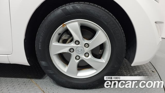 Hyundai AVANTE 2012 — photo 7