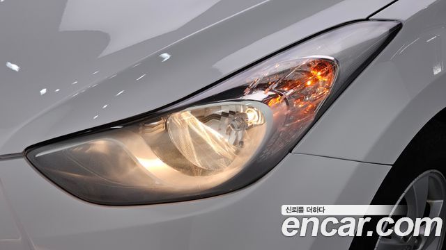 Hyundai AVANTE 2012 — photo 8