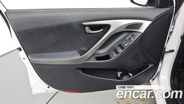 Hyundai AVANTE 2012 — photo 14
