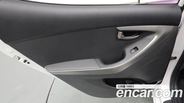 Hyundai AVANTE 2012 — photo 15