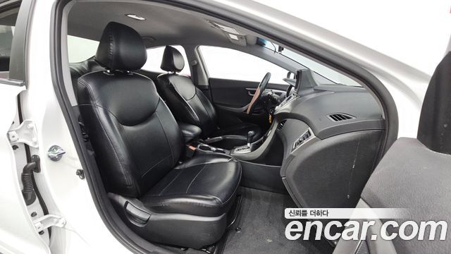 Hyundai AVANTE 2012 — photo 16
