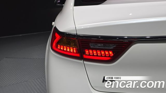 Kia K7 2017 — photo 9