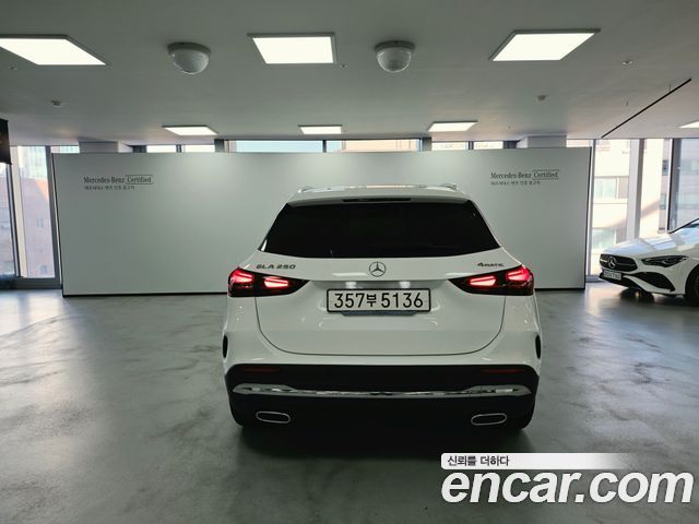 Mercedes-Benz GLA-Class 2026 — photo 4