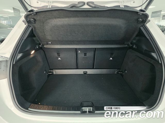 Mercedes-Benz GLA-Class 2026 — photo 11
