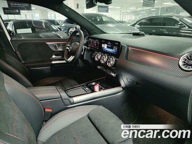 Mercedes-Benz GLA-Class 2026 — photo 13