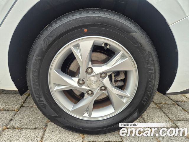Hyundai AVANTE 2021 — photo 18