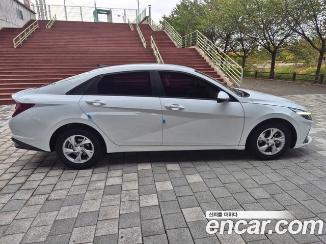Hyundai AVANTE 2021 — photo 19
