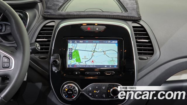 Renault Korea QM3 2018 — photo 17