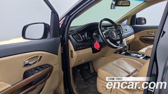 Kia Canival 2018 — photo 13