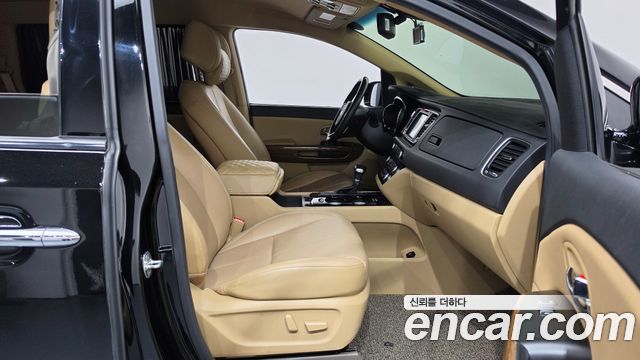Kia Canival 2018 — photo 16