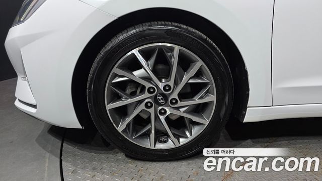 Hyundai AVANTE 2020 — photo 5