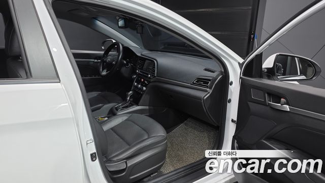 Hyundai AVANTE 2020 — photo 11