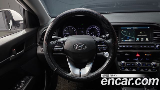Hyundai AVANTE 2020 — photo 13