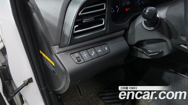 Hyundai AVANTE 2020 — photo 18