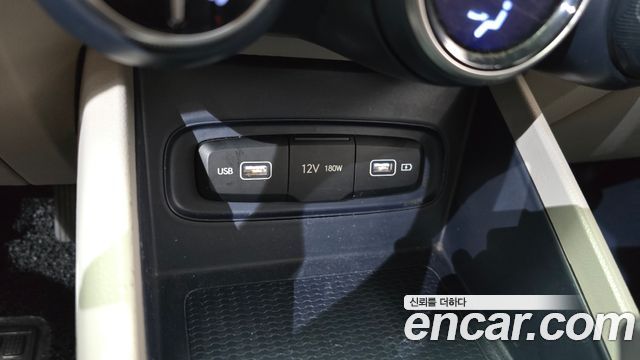 Hyundai Venue 2022 — photo 28
