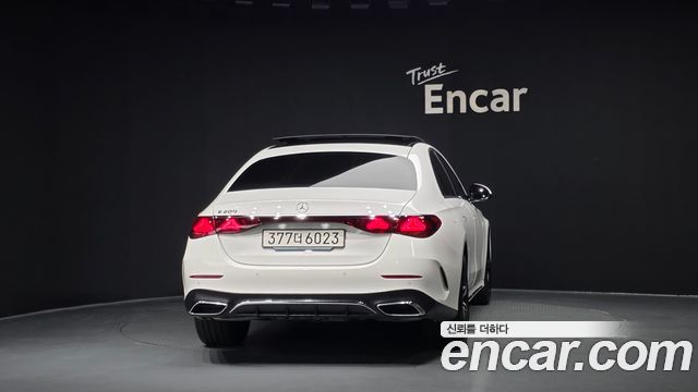 Mercedes-Benz E-Class 2026 — photo 4