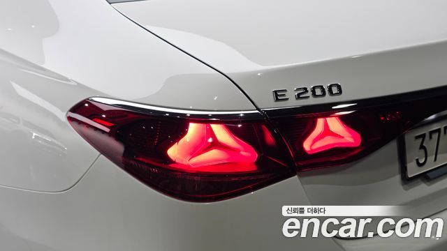 Mercedes-Benz E-Class 2026 — photo 9