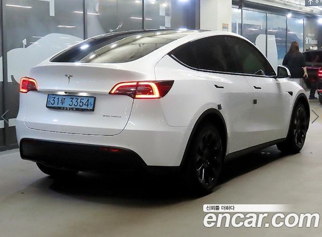 Tesla Model Y 2021 — photo 3