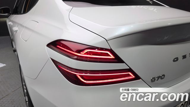 Genesis G70 2022 — photo 9