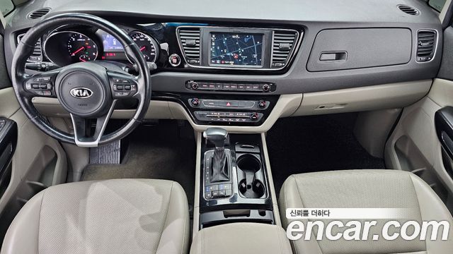 Kia Canival 2018 — photo 10