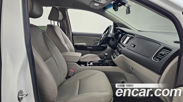 Kia Canival 2018 — photo 17