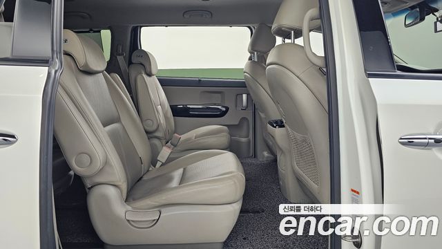Kia Canival 2018 — photo 18