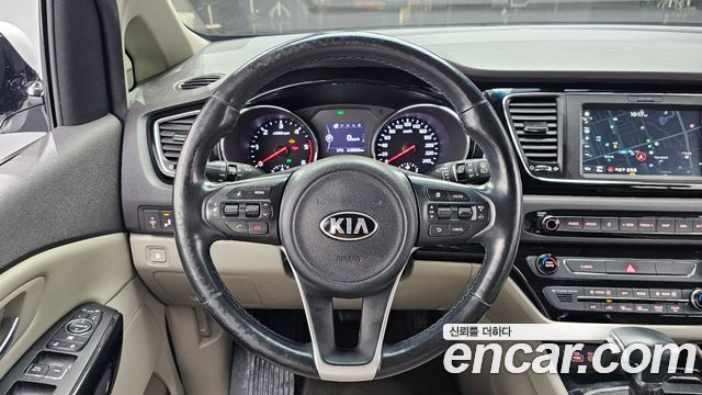 Kia Canival 2018 — photo 19