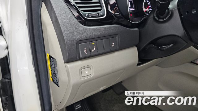 Kia Canival 2018 — photo 22
