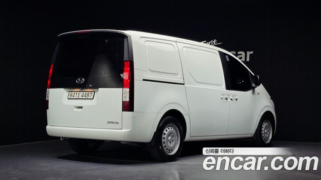 Hyundai Staria 2022 — photo 2