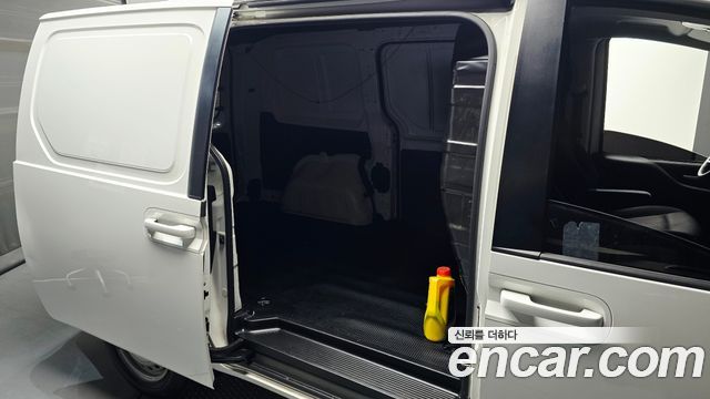 Hyundai Staria 2022 — photo 17