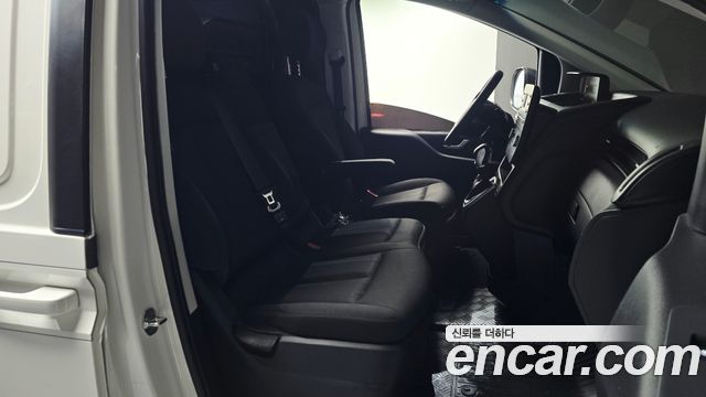 Hyundai Staria 2022 — photo 16