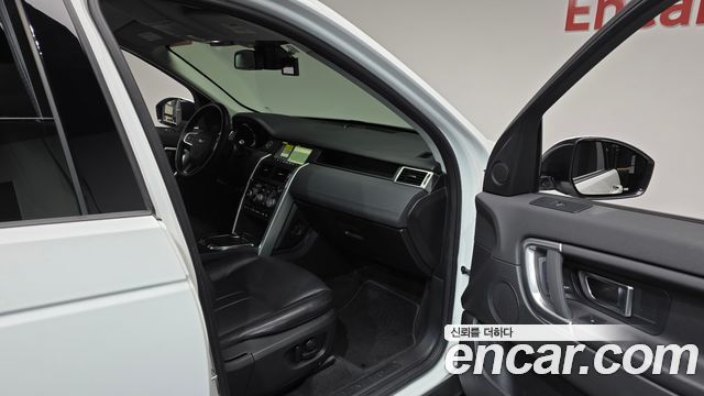 Land Rover Discovery Sport 2019 — photo 17