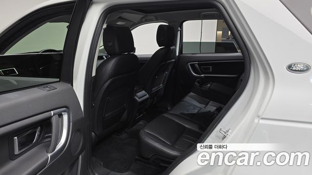 Land Rover Discovery Sport 2019 — photo 16