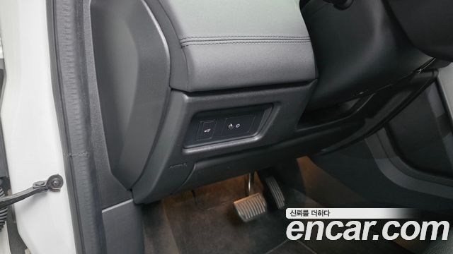 Land Rover Discovery Sport 2019 — photo 32