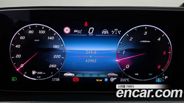 Mercedes-Benz GLE-Class 2023 — photo 11