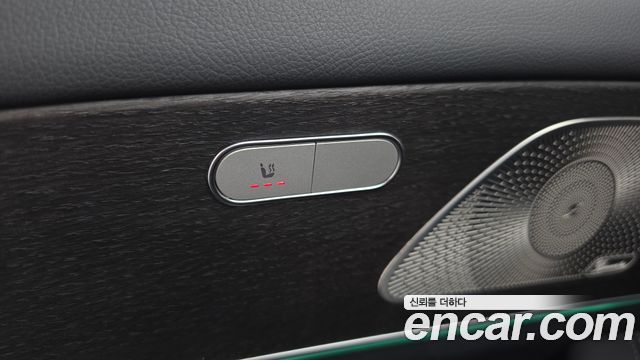 Mercedes-Benz GLE-Class 2023 — photo 28