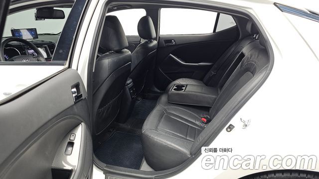 Kia K5 2012 — photo 17