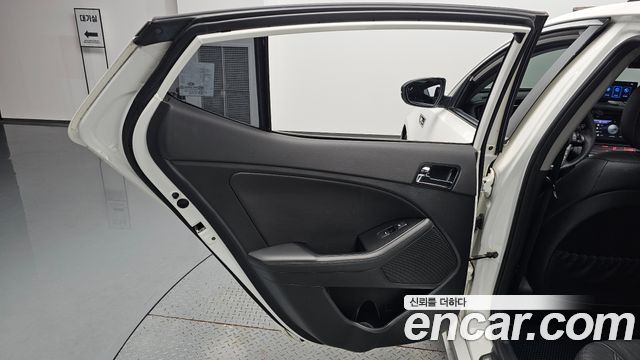Kia K5 2012 — photo 15