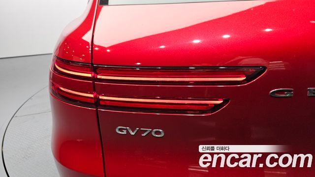 Genesis GV70 2023 — photo 9