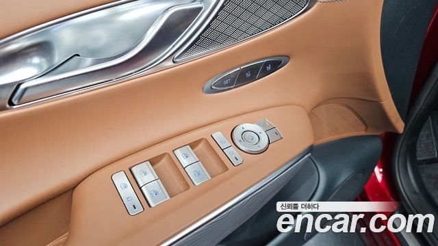 Genesis GV70 2023 — photo 27