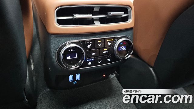 Genesis GV70 2023 — photo 29