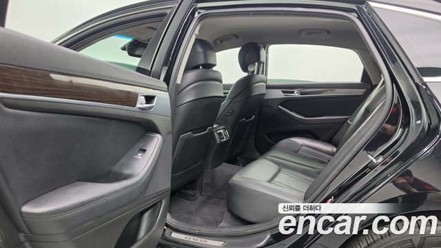 Genesis G80 2017 — photo 17