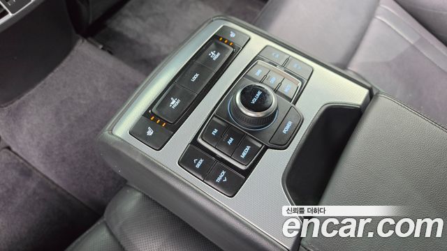 Genesis G80 2017 — photo 18