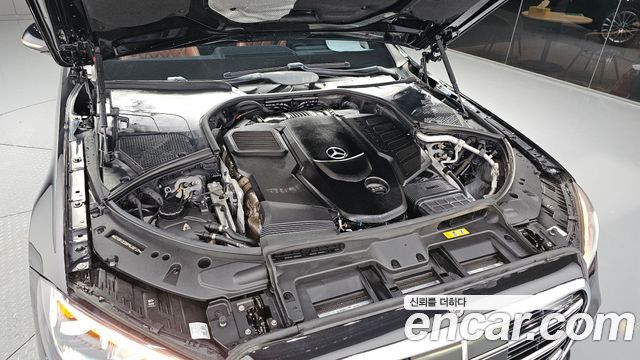 Mercedes-Benz S-Class 2023 — photo 6