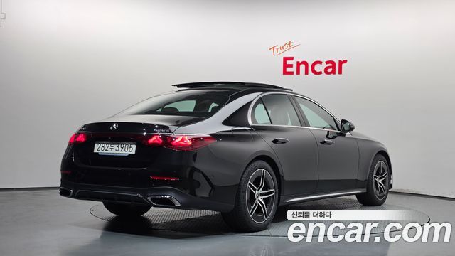 Mercedes-Benz E-Class 2025 — photo 2
