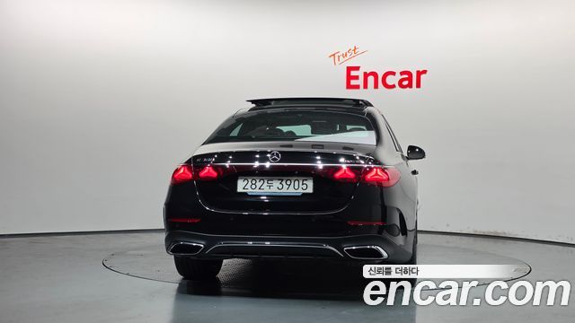 Mercedes-Benz E-Class 2025 — photo 4
